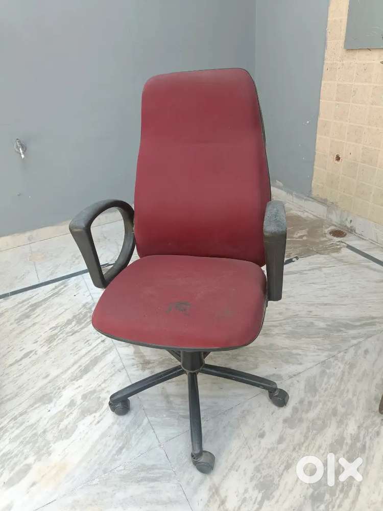 Office Furniture - 1 Revolving Boss Chair & 2 Visitor Chairs