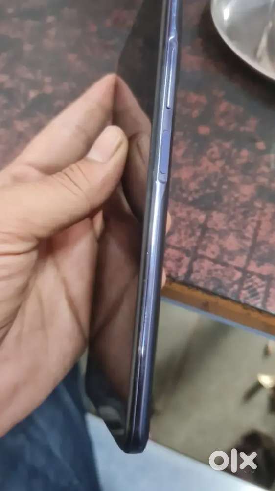 IQOO Z5. 5G  8/128  Full Accosereiess available
