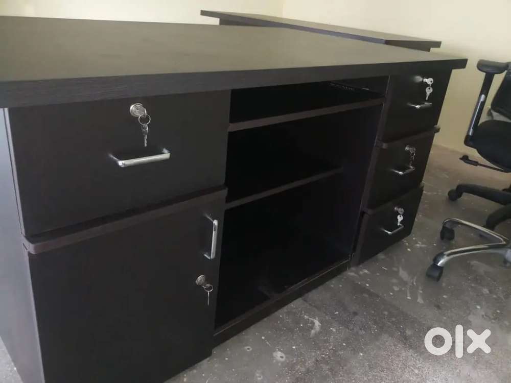 WOODEN STUDY TABLE ..BIG SIZE ALL TYPE AVAILABLE