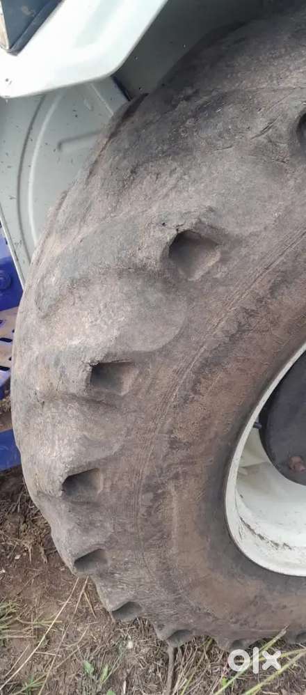 Tractor 16.9.28 tyres for sell completely used which can be remoulded