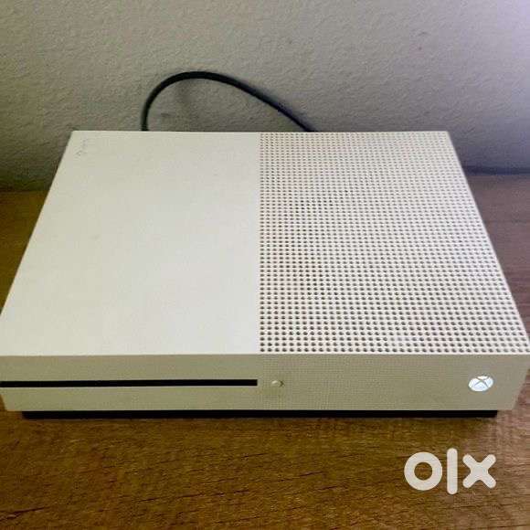 Xbox one s 1tb with two remotes