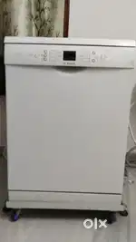 Dish washer