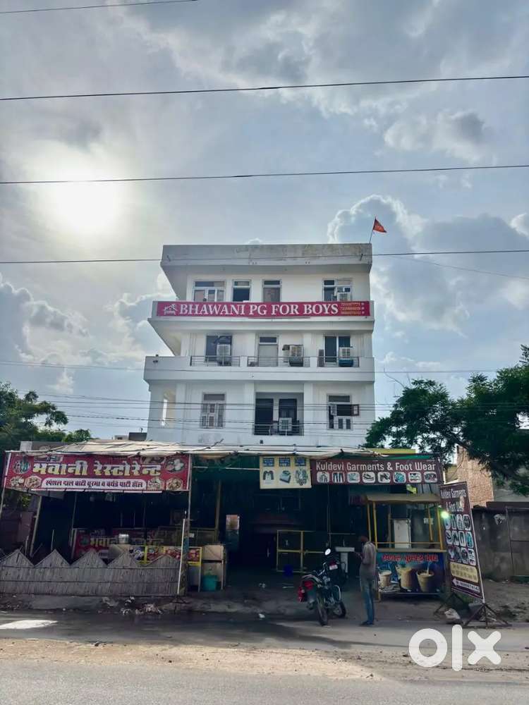 We are runig boys pg