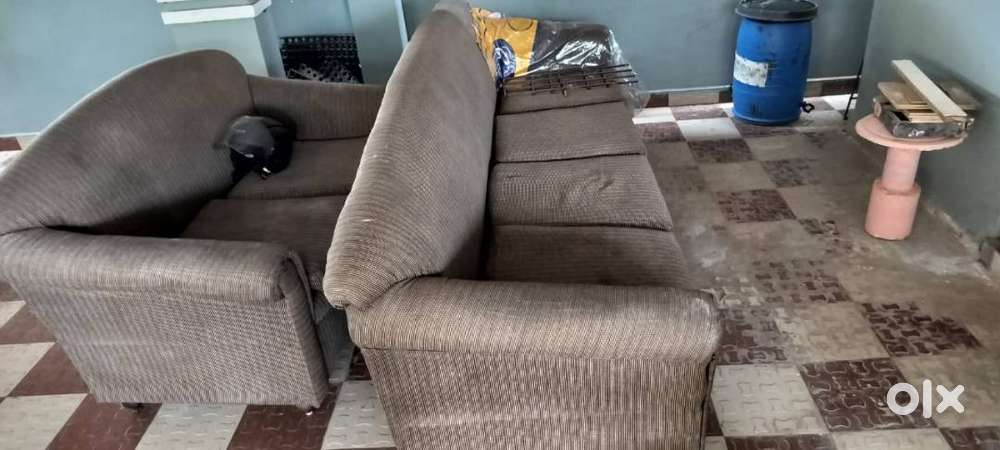 Sofa set (4 seater + 2 seater)