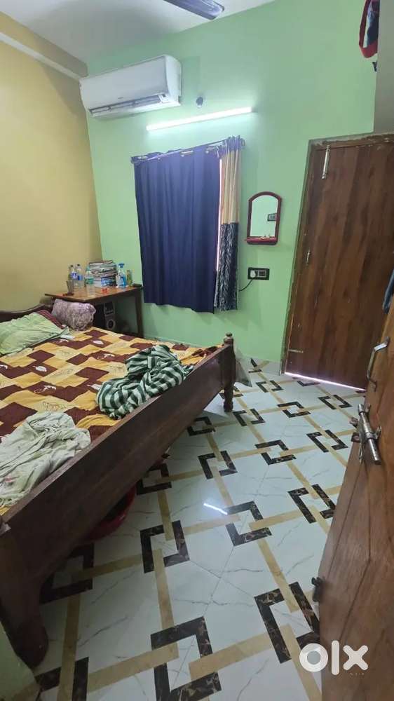 2BHK flat full tiles and clean and Market me hai jisme 1bhk Khali hai