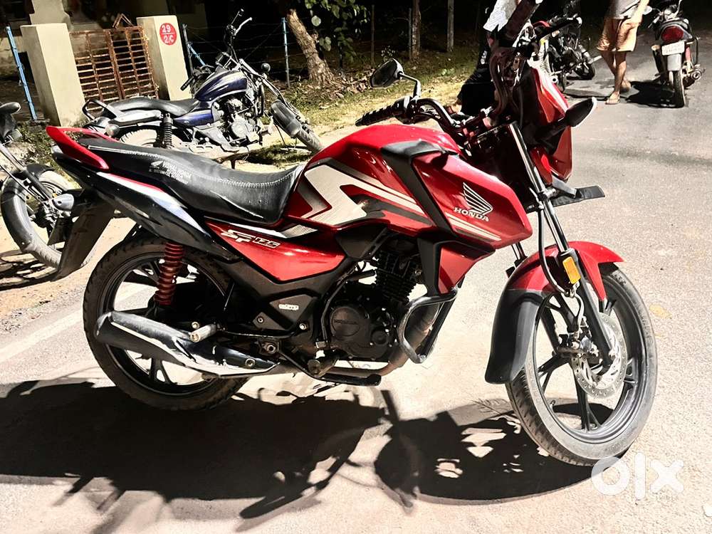 NEW BIKE WITH ONLY COMPANY SERVICE DONE IN ONE YEAR
