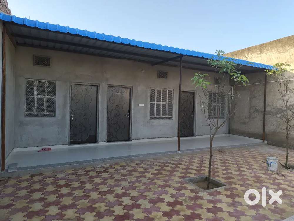Navalgarh road sikar me makan jeevan college ke samne 133 gaj
