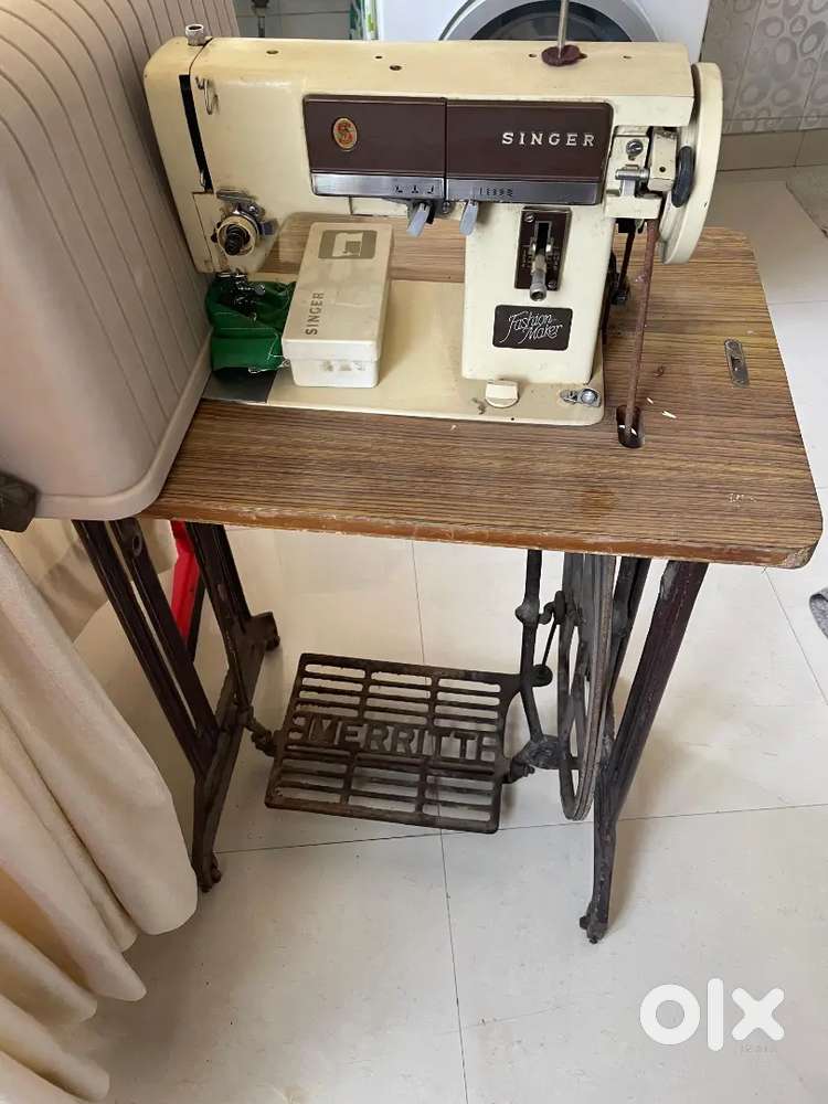 Singar Swing machine with stand