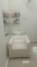 Beauty parlour Sale