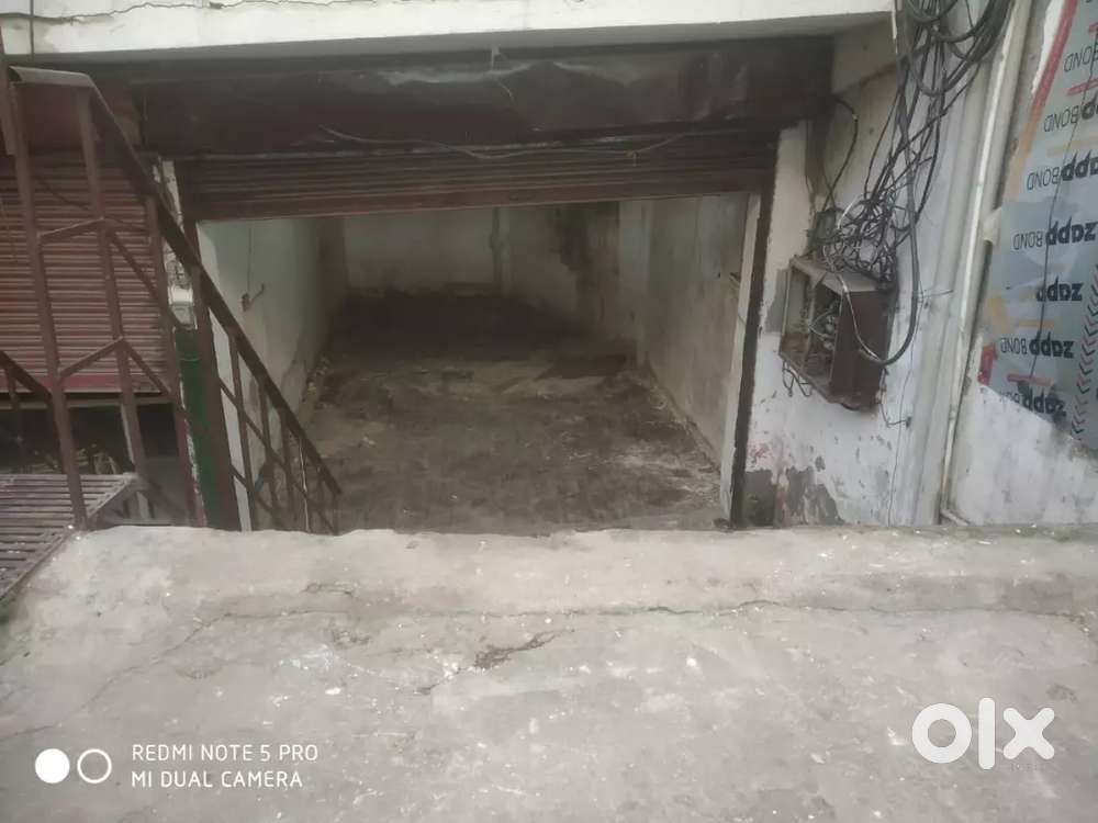 On road shop available for rent in Arif Complex, Khurumnagar Chouraha