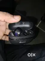 Urban noice cancellation bluetooth earbuds only left side