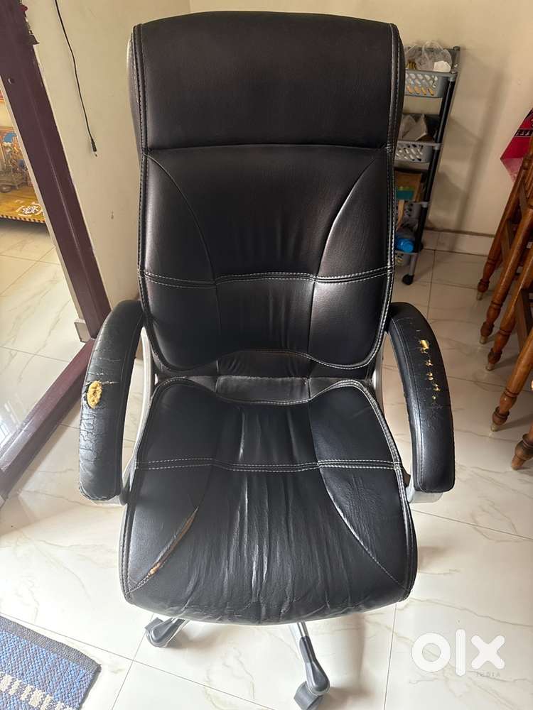 Perfect Homes Leatherette Office Arm Chair