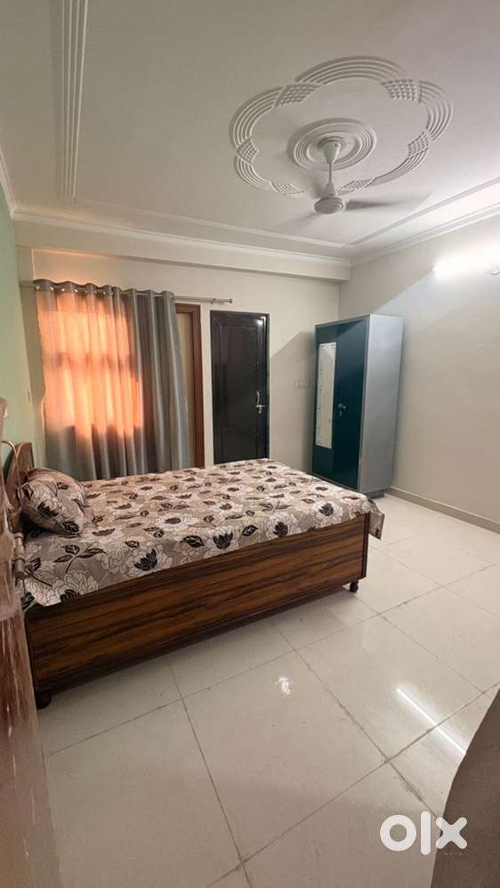1Rk available for rent semi furnished and fully furnished available