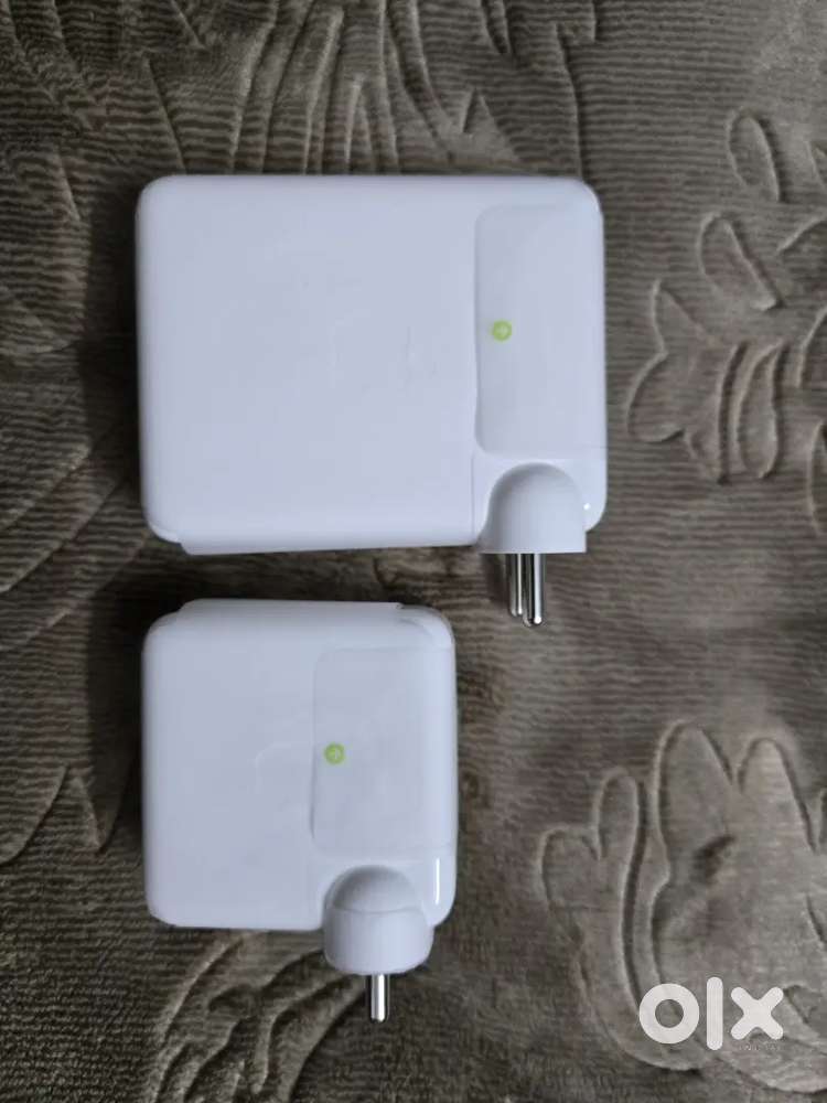 Apple type c adapter fast charger 140w and 70w