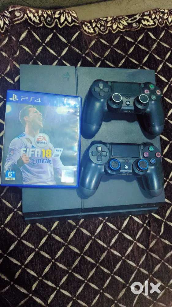 PS4 PlayStation 4 1TB storage selling in urgently in 3 months warranty