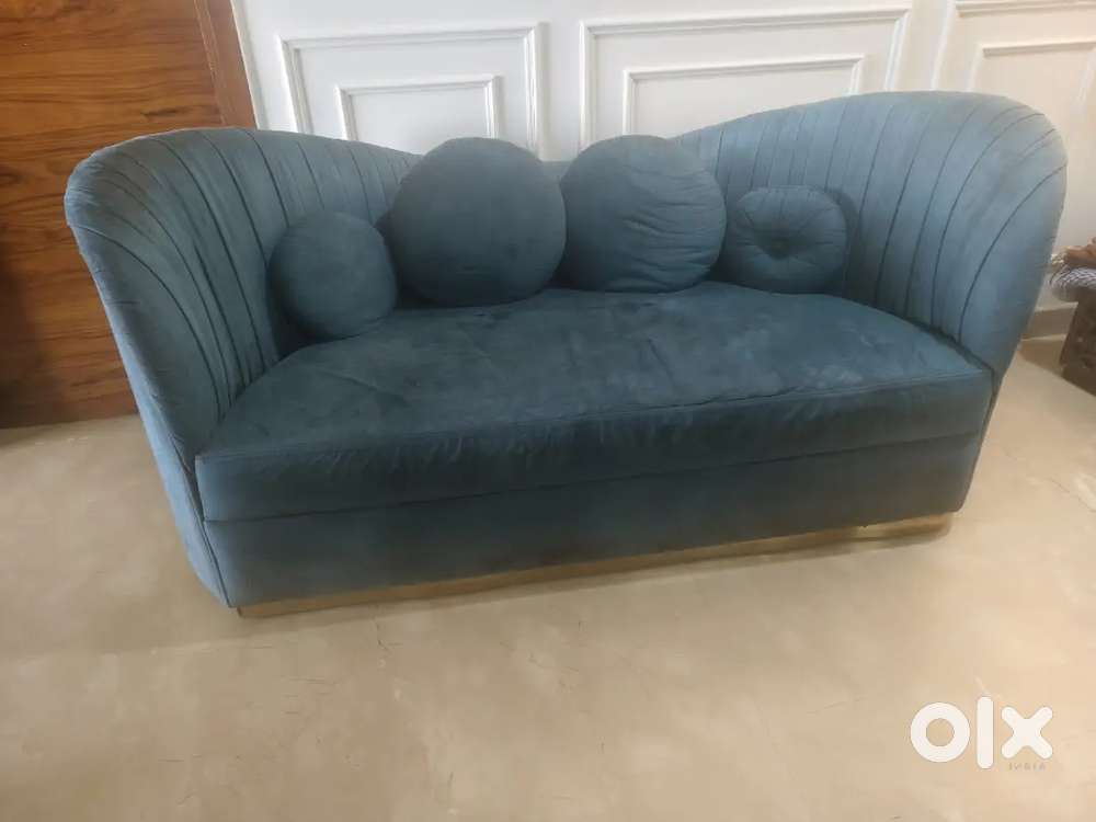3 Seater Round Shape Sofa in wonderful condition at Rs 15000 only