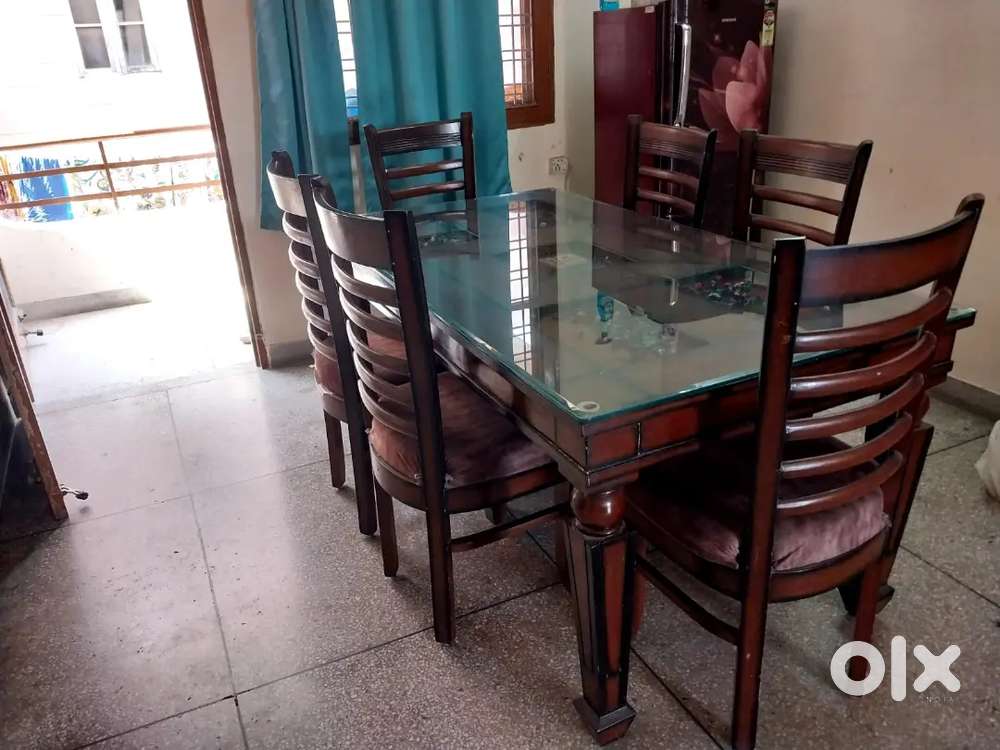 6 seater dining table