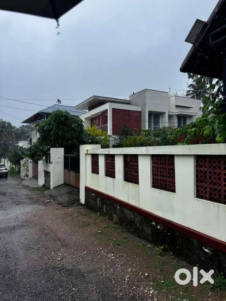 4cent house plot sale