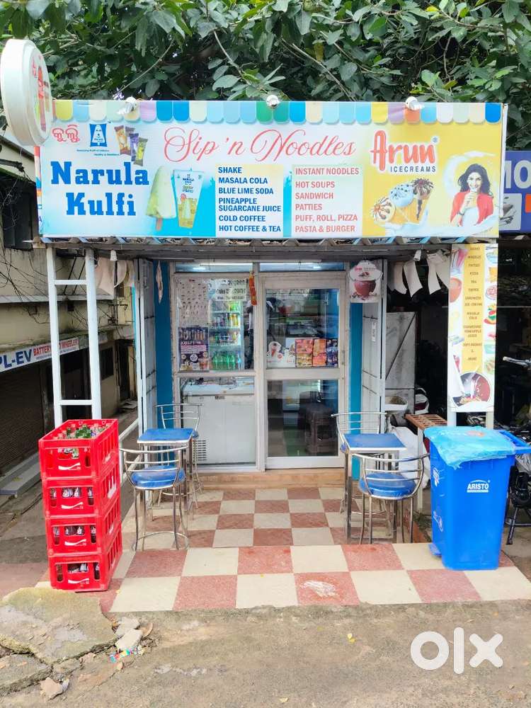 କଟକ ରାସ୍ତା କଡରେ ଦୋକାନ ବିକ୍ରି