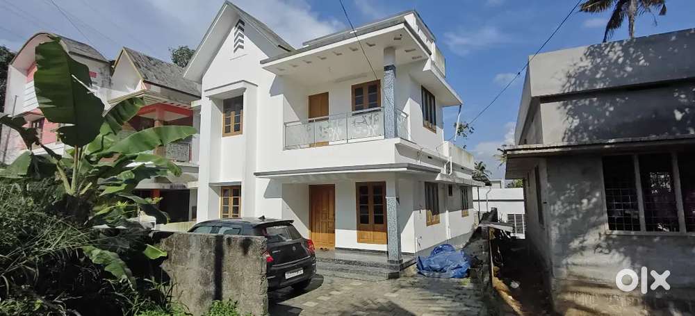 Pukkattupady chembaraky 4cent 1250 sqft house