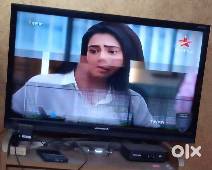 Old Videocon 32 LED working TV with partially blurred display