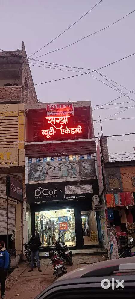 To-let in National cinema road for shop,office,showroom,finance compan