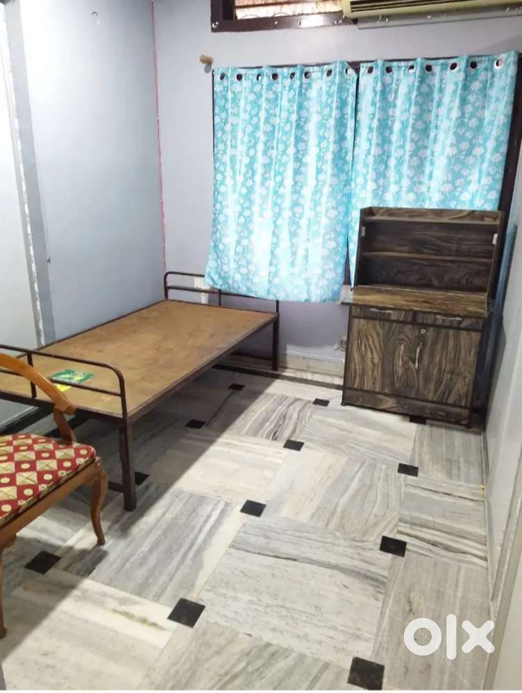 Girls PG available near GCC, J B Law College, AIMT, ICON ,POLYTECHNIC