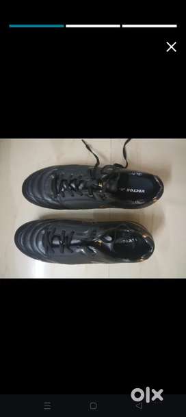FOOTBALL SHOES