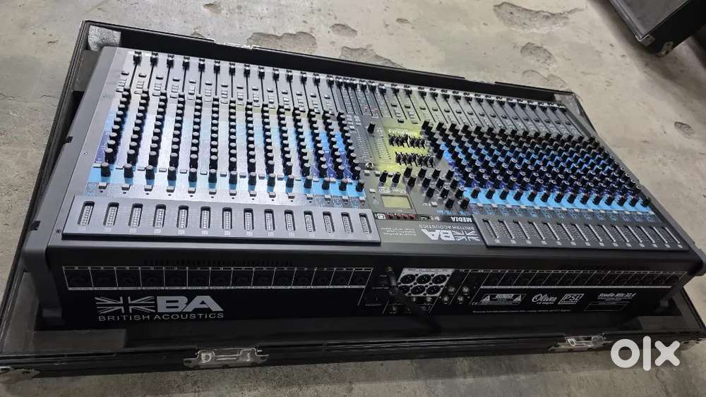 British Acoustic 32 Channel Audio Mixer