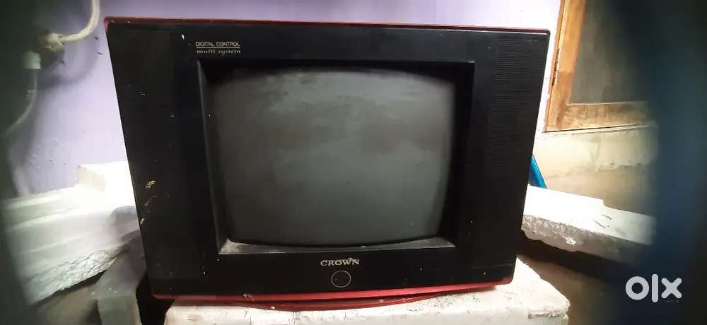 14 inch colour TV at 700 only