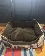 Cat or dog bed, plus 2 food dish