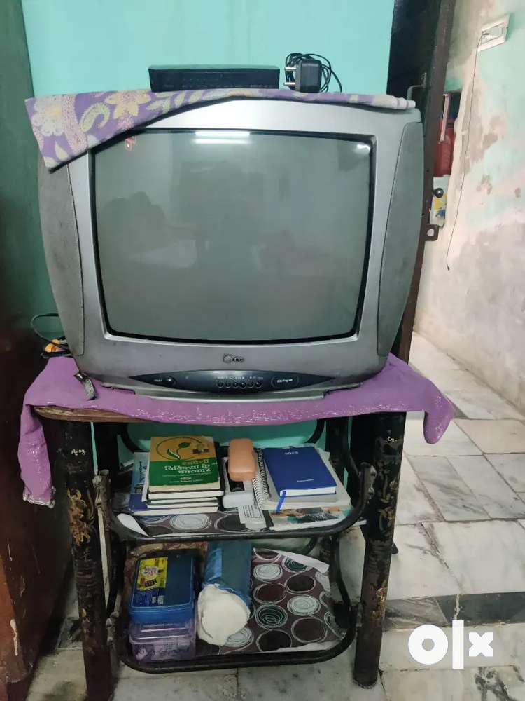 LG TV WITH TABLE
