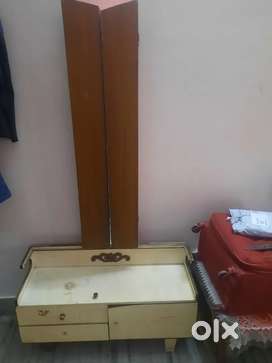 Dressing Table foldable 3 door mirrors