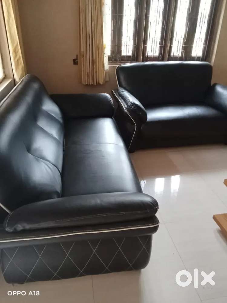 Stylish 3+2+1 Black Sofa Set for Sale – Hardly Used!