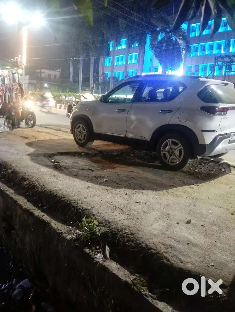 Me dravar hu jisko chahiye sms karo