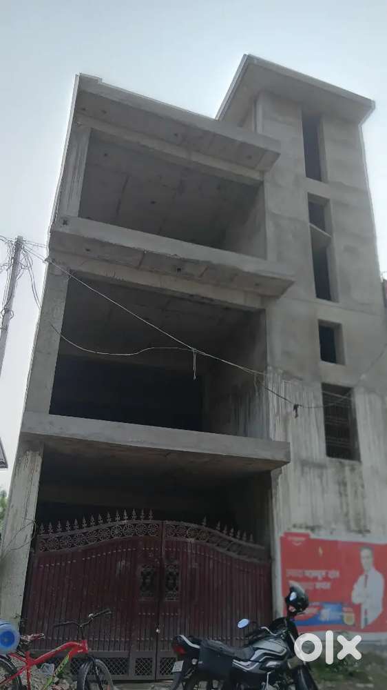 Ye makan devkali bypas par taraji resort ke pas hi.ram mandir ke pas