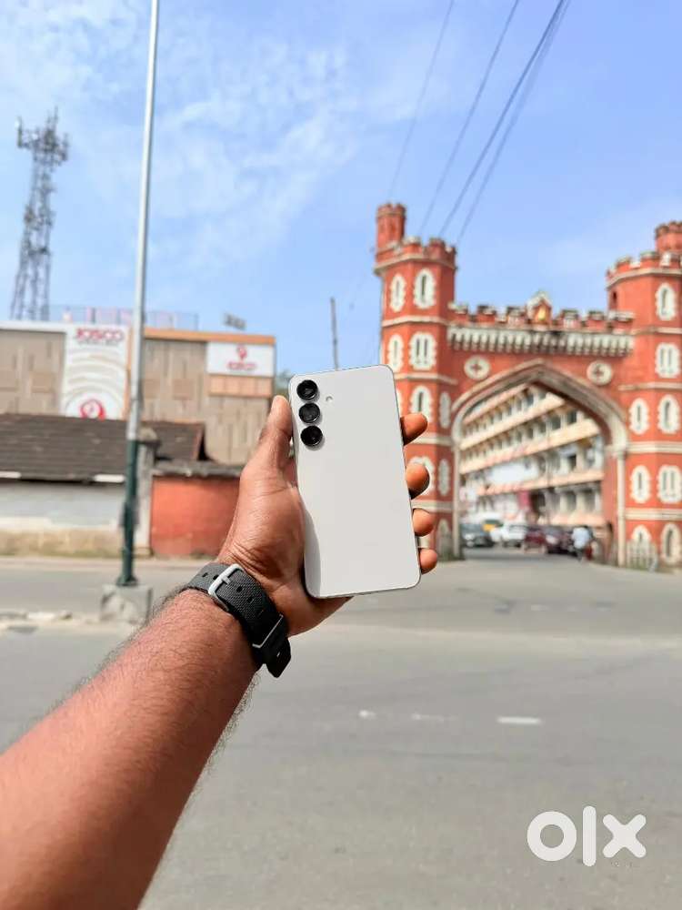 SAMSUNG S24 8 GB 128 GB SILVER WARRANTY REMAINING