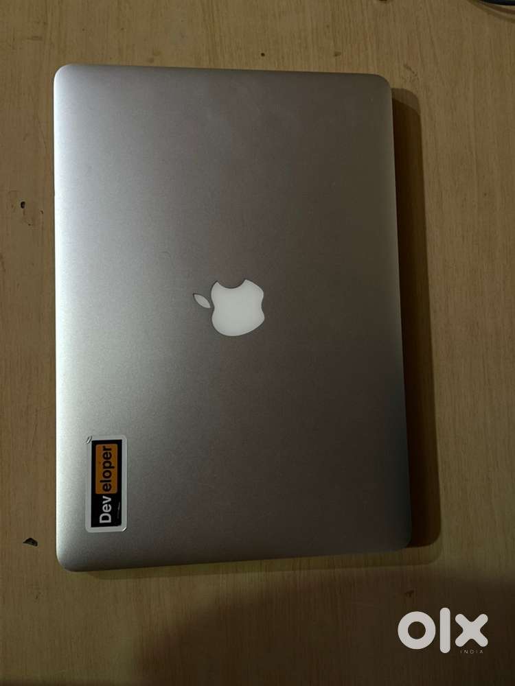 MacBook Air 13.3  8GB RAM  128GB SSD