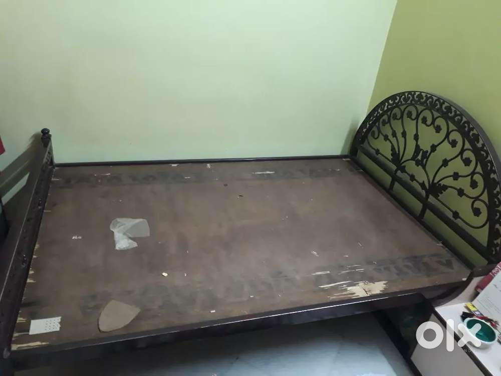 Heavy weight strong iron bed
