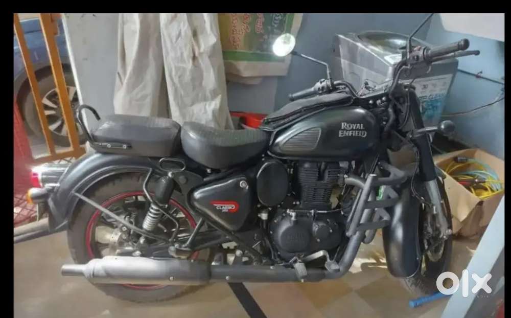 Royal Enfield Classic 350 (Matte Black)