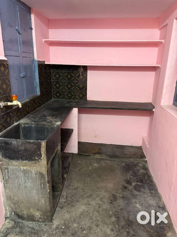 House or flat for rent at spring road Poorna market