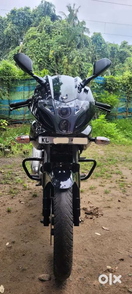 Pulsar 220 F