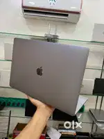 Apple macbook pro i7 ,16/512 : with Touchpar & 4 Gb Graphics card