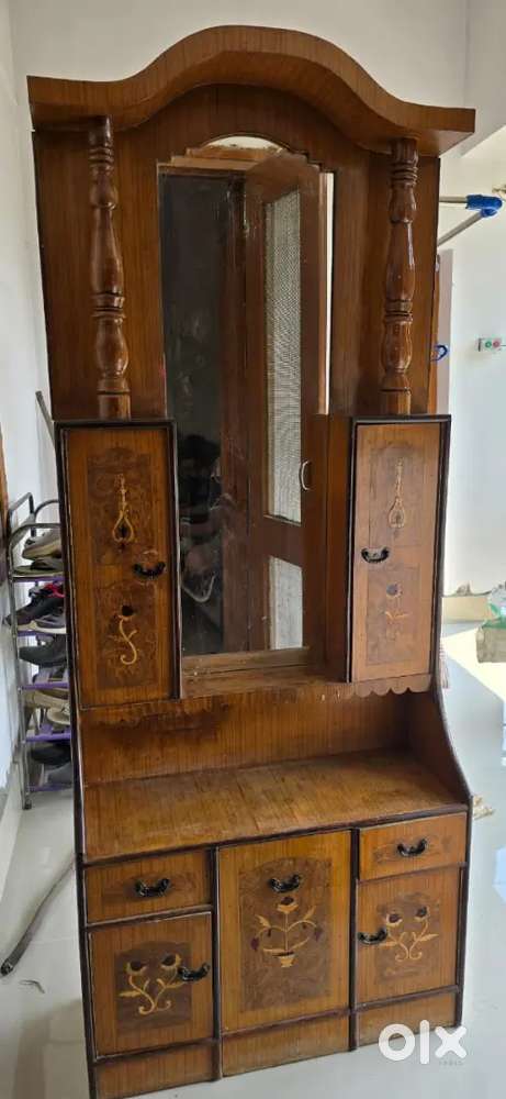 Dressing table