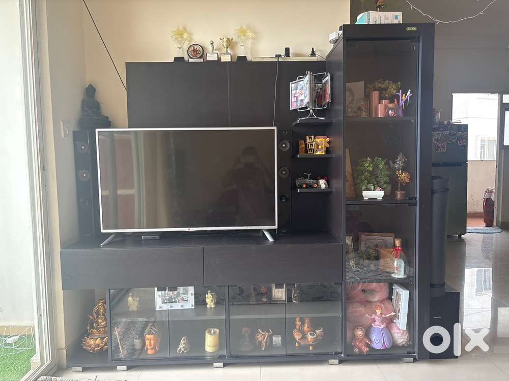 Tv unit with Showcase