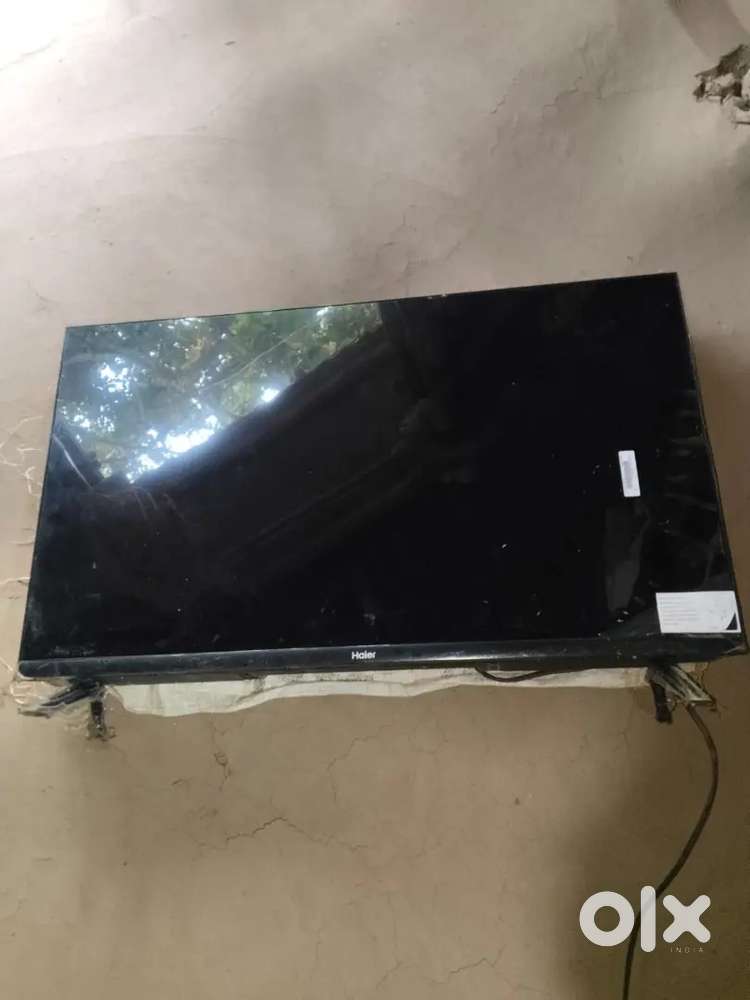 32 inchi tv 1 year old