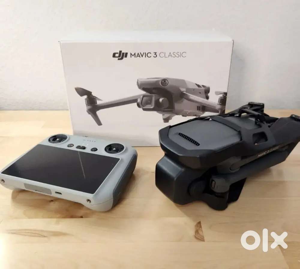 DJI - Mavic 3 Classic Drone and DJI RC Remote Control - BOUND TO ACCOU