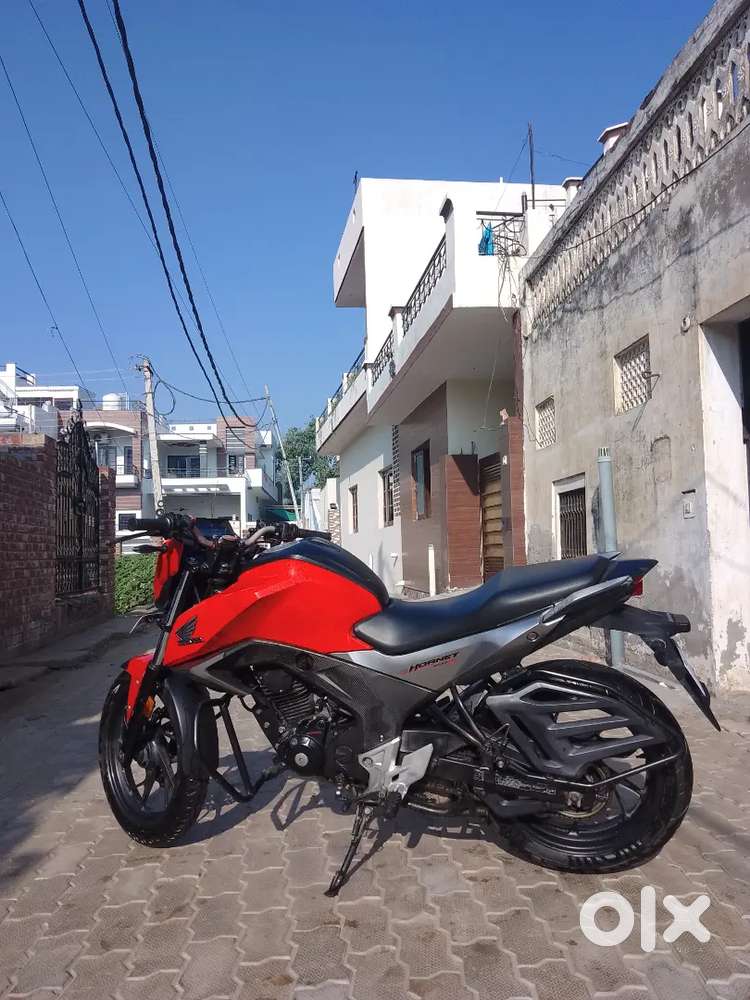 Cb hornet ,160cc, self start,red and black,new tyres, ingen all ok