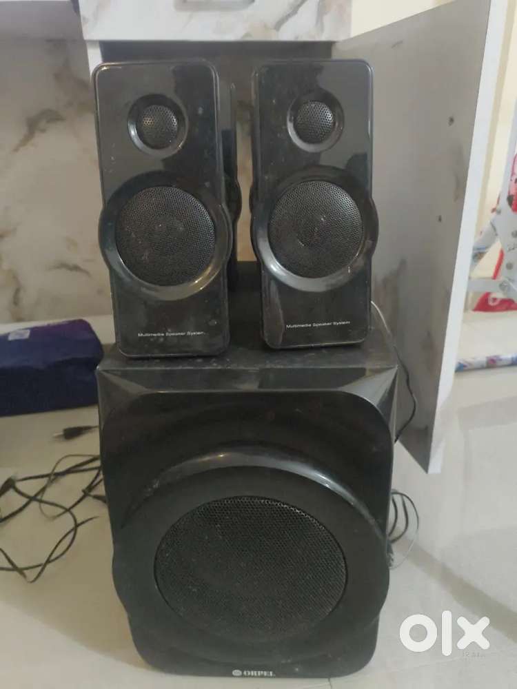 Speakers with base