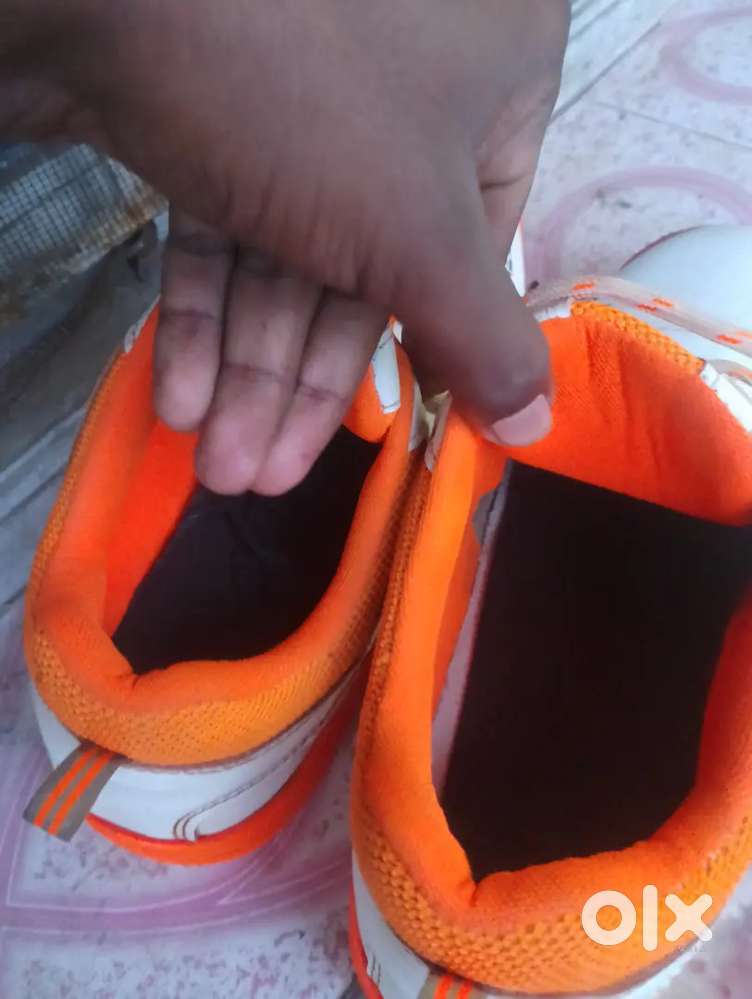 Football shoe and cricket shoe